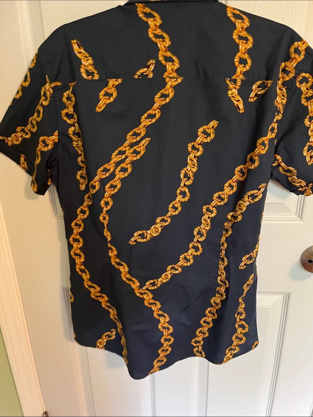 Men's Navy Short-Sleeve Button-Down Shirt with Gold Chain Print - Picture 4 of 4